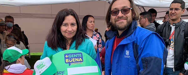 foto de chaqueta persona con chaqueta azulFoto kit
