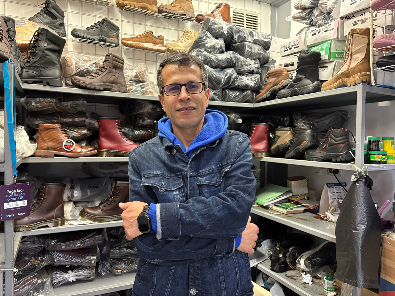 José Quintero empezó vendiendo en la calle y hoy recibe pagos digitales, fideliza clientes y sueña con crear su propia marca