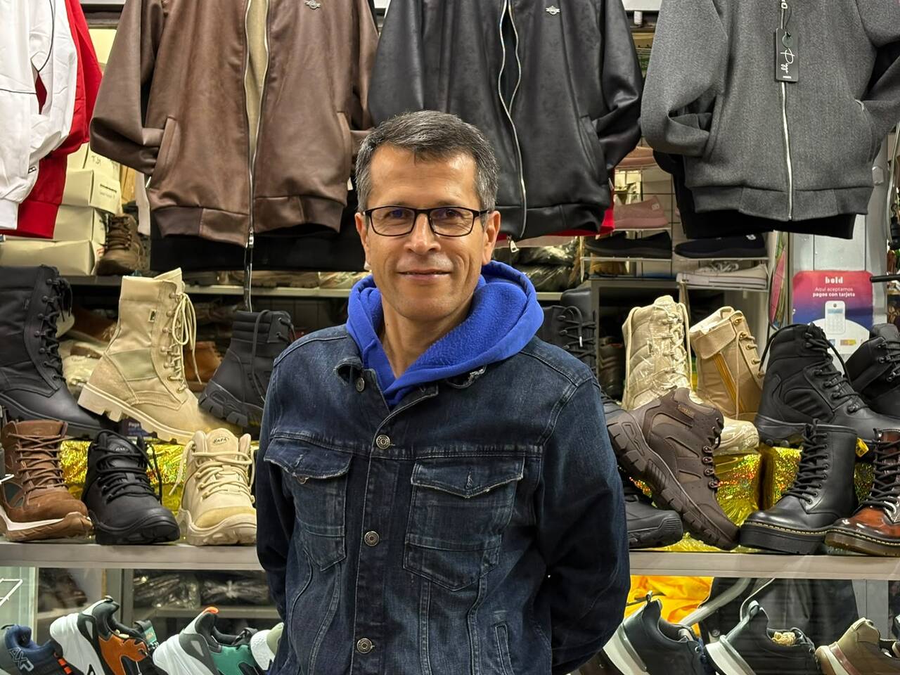 José Quintero empezó vendiendo en la calle y hoy recibe pagos digitales, fideliza clientes y sueña con crear su propia marca.