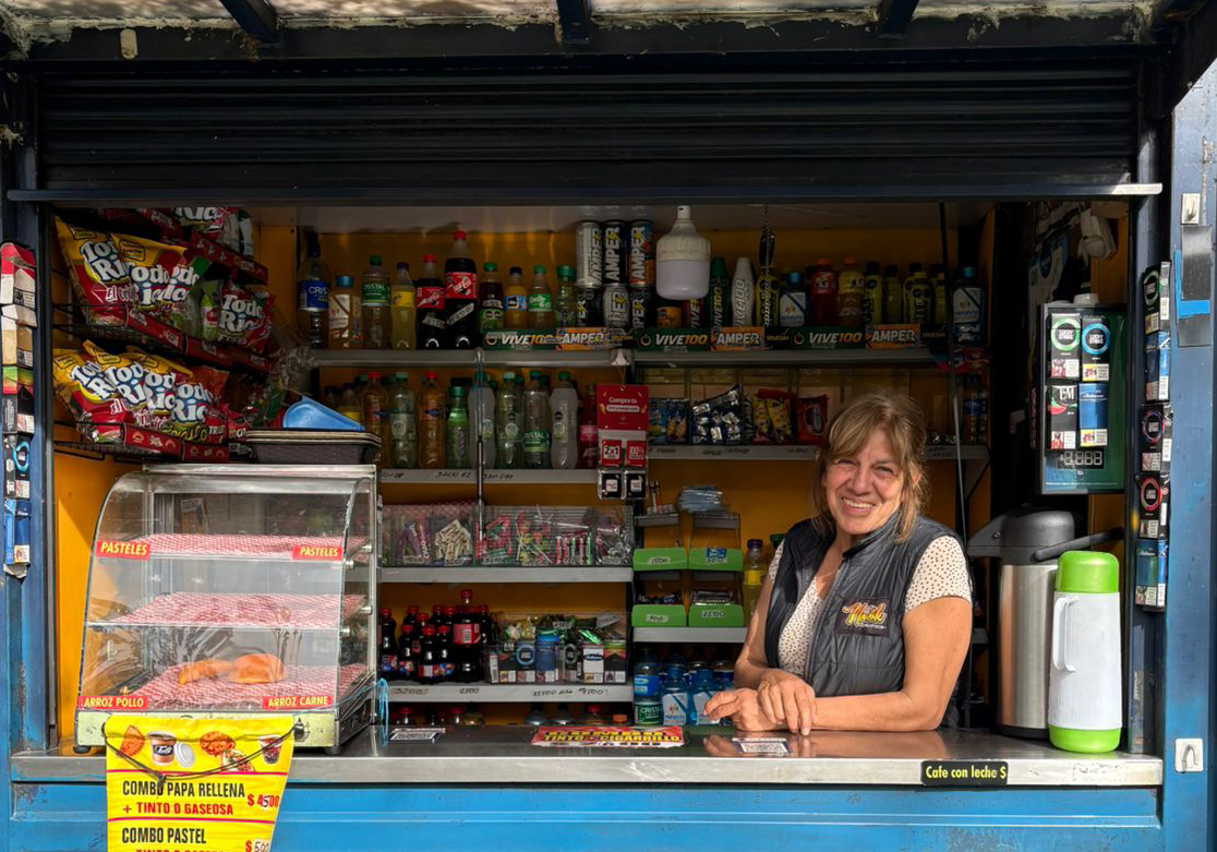 Yamira Pinzón tiene 70 años y 50 de ellos los ha dedicado a la venta informal. 