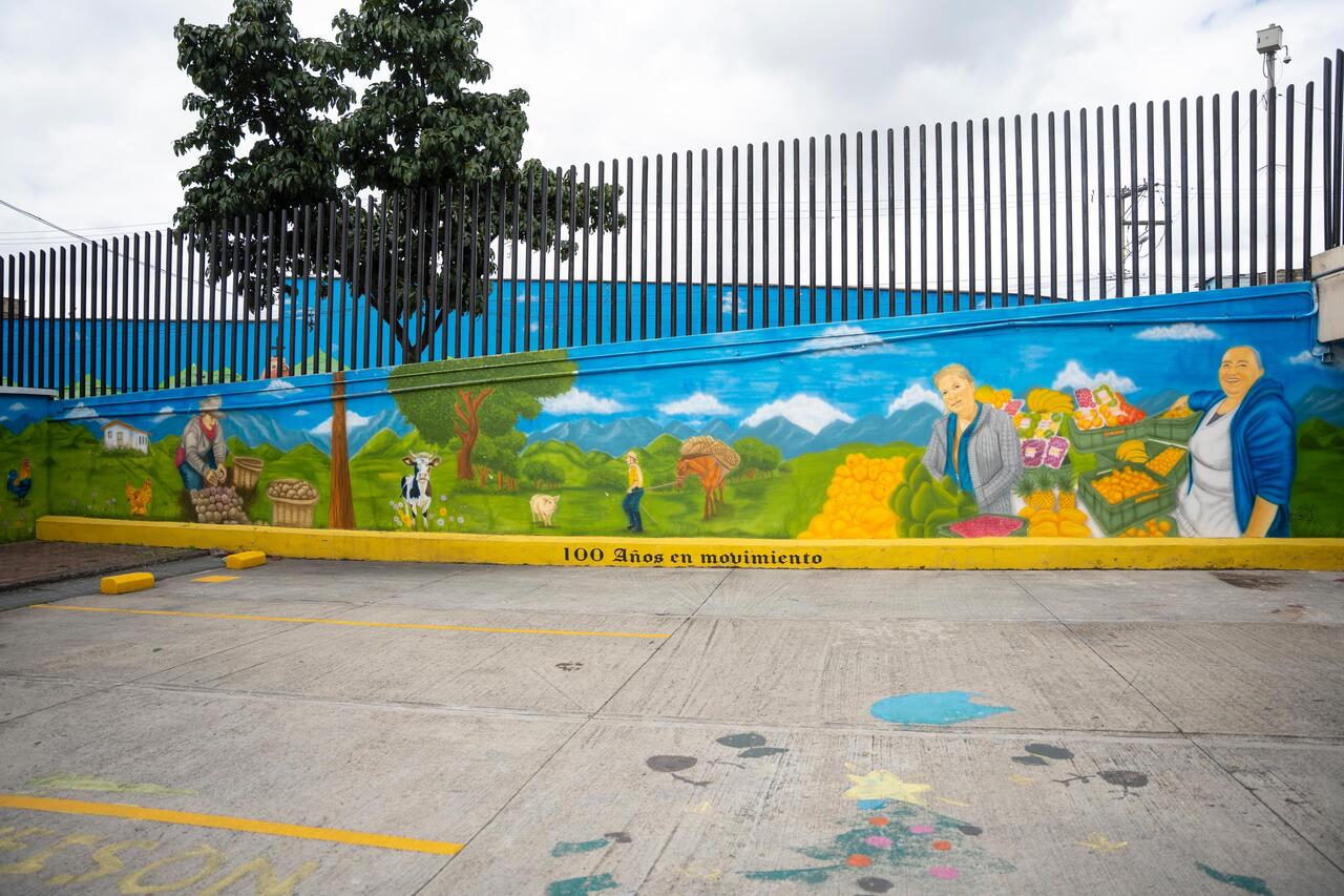 Mural de la Plaza Distrital de Mercado La Cruces. Foto: Sebastian Villamil. IPES