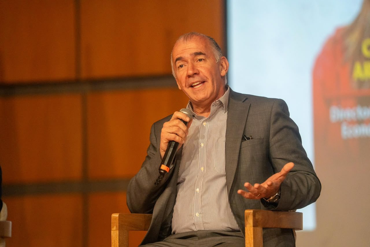 Juan Esteban Orrego, presidente de la Cámara de Comercio de Bogotá, en el conversatorio de apertura