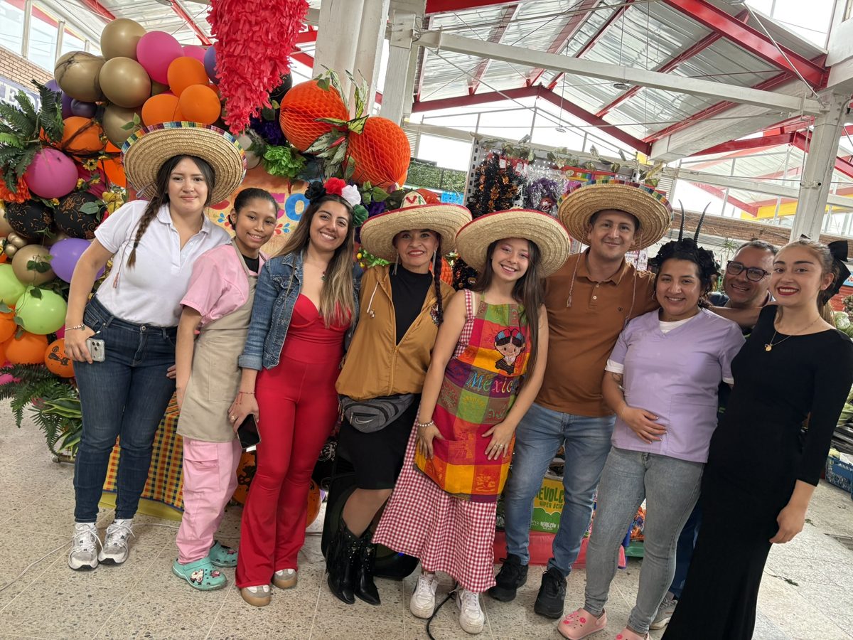 Comerciantes en el Festival ¡Todo Picante! Fiesta Mexicana en la Plaza Distrital de Mercado Quirigua, Bogotá